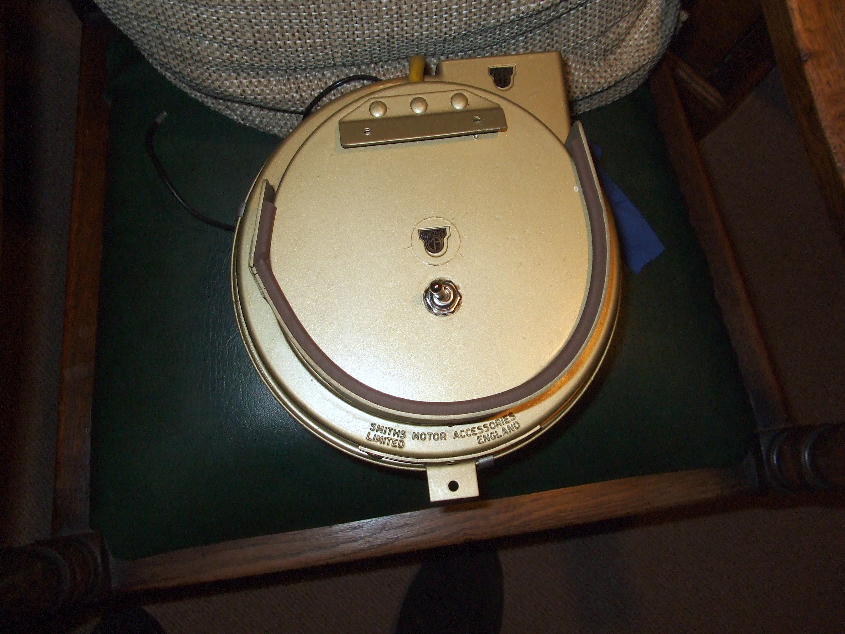 Smiths heater vent closer 2.JPG