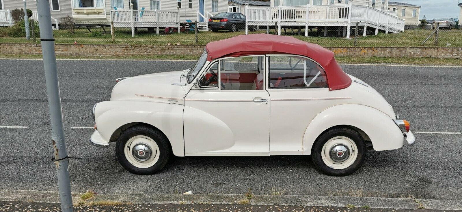 Morris Minor 2.jpg