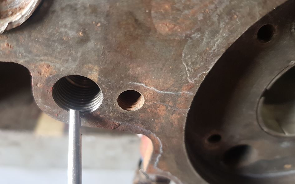 oil gallery plug2.JPG