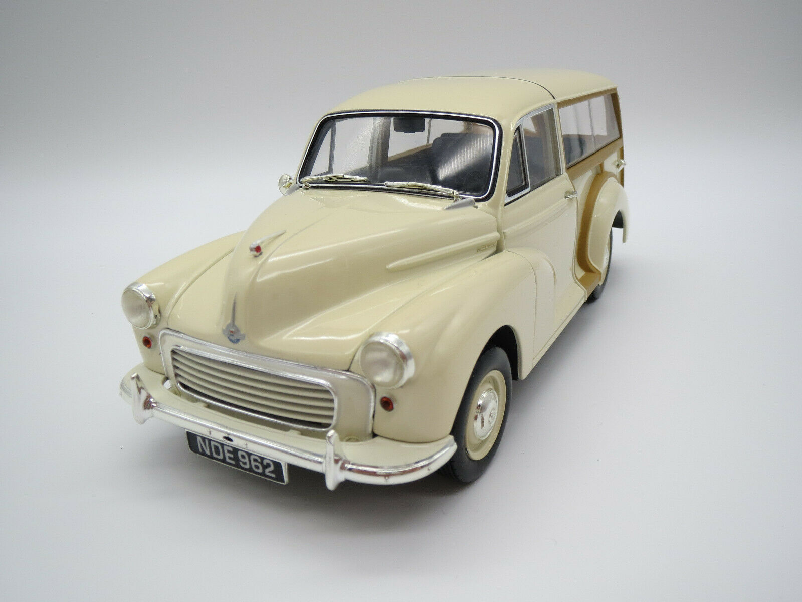 1 18th Morris Minor Traveller model.jpg