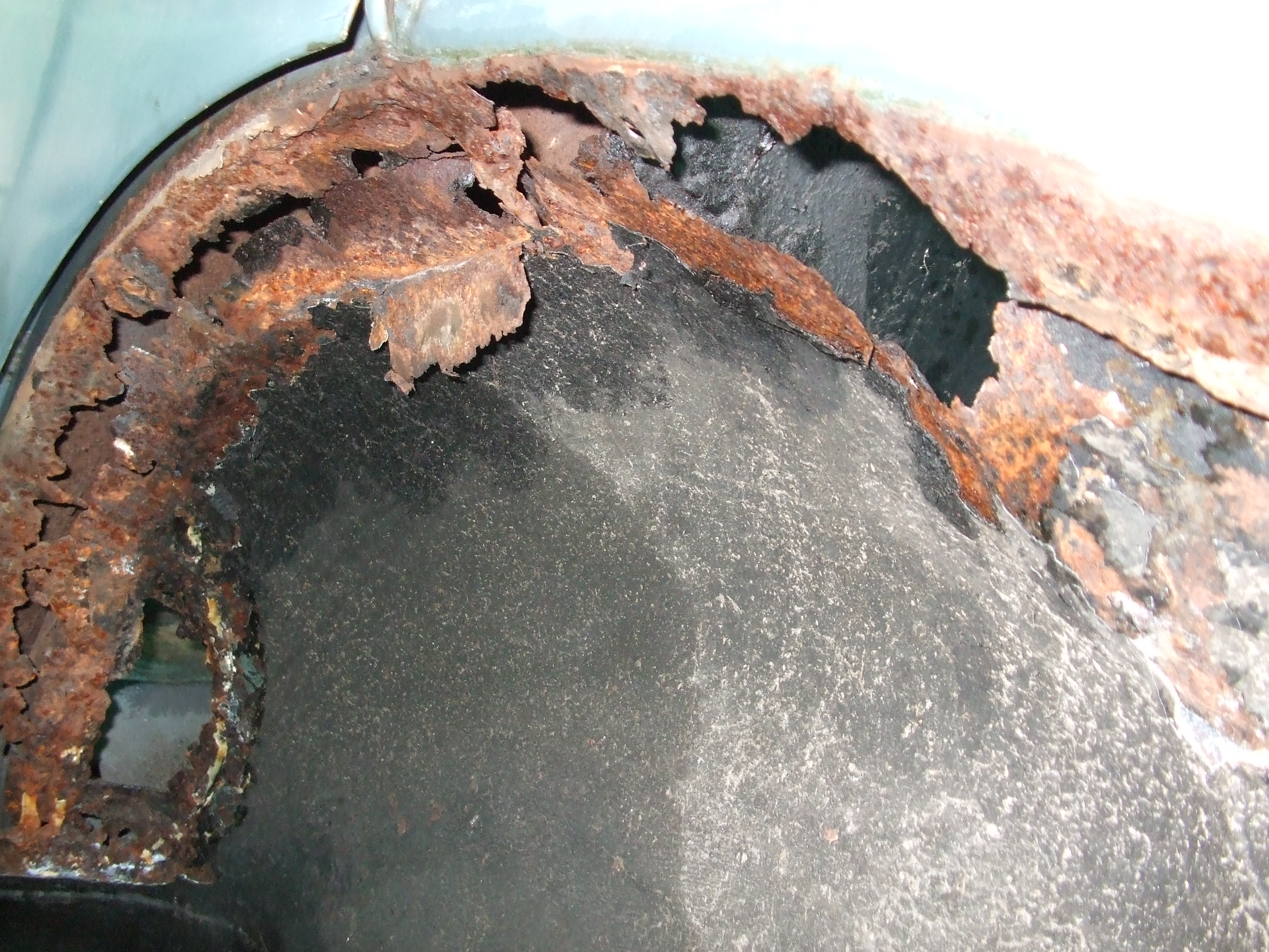 Rear wheel arch bodgery 1.JPG
