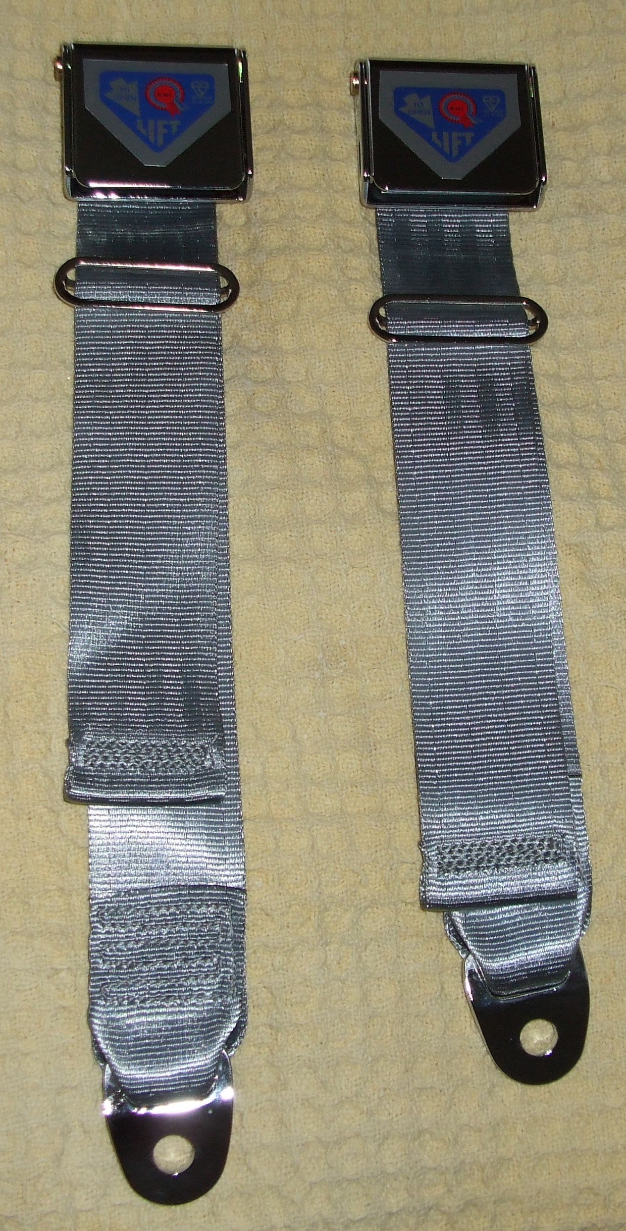 New Quickfit classic seat belts with original style BMC sticker 2.JPG