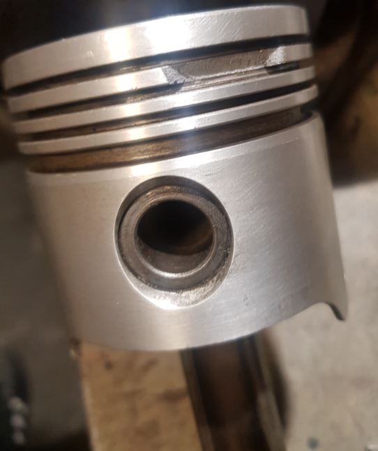 broken piston.JPG