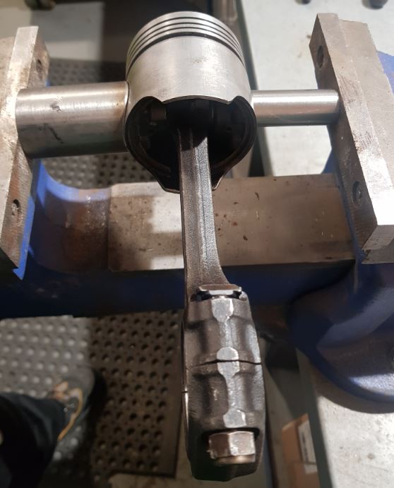 piston removal.JPG