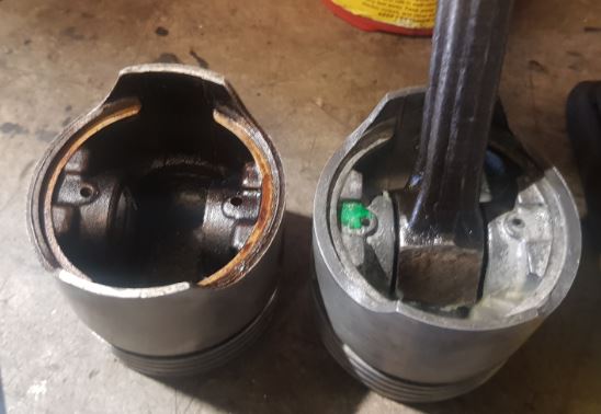 piston on conrod.JPG