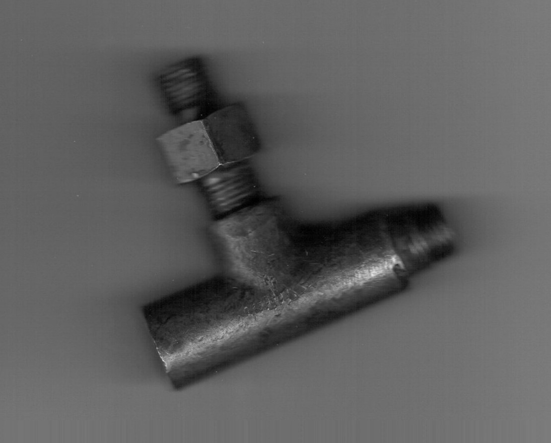 Oil pressure 'T' piece.jpg