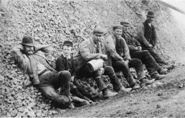 Victorian navvys.jpg