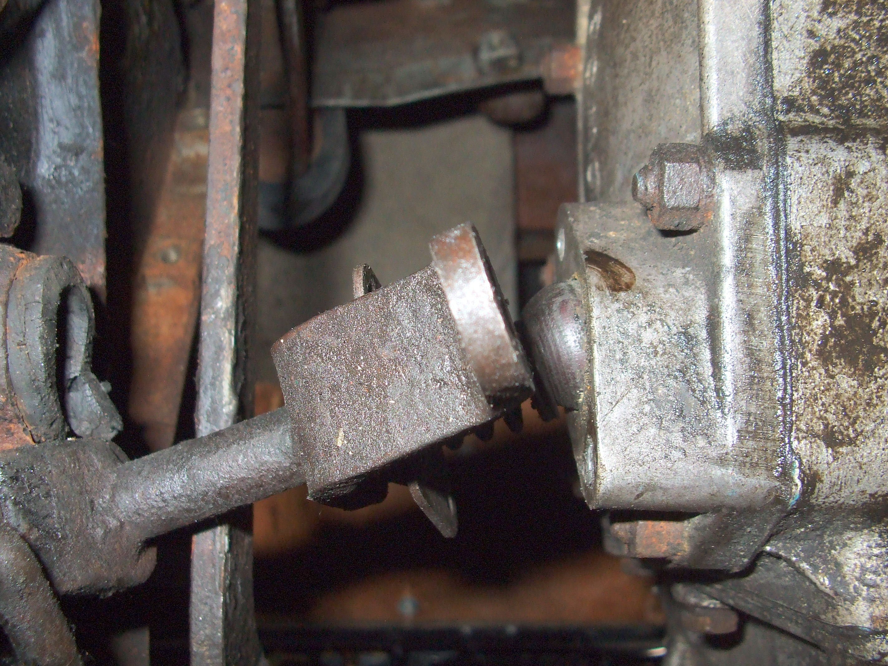 Morris Minor clutch activator linkage failure 1.JPG