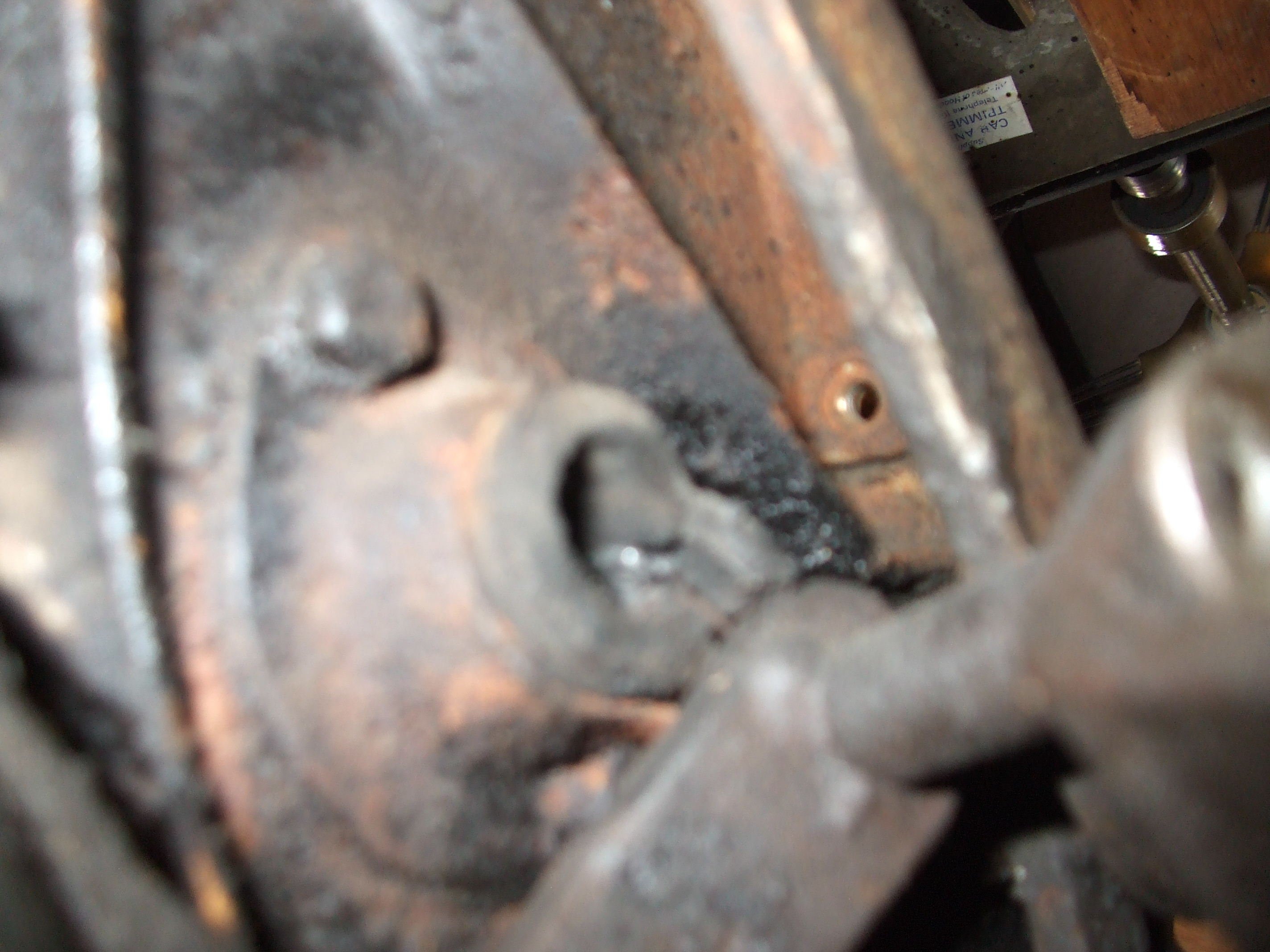 Morris Minor clutch activator linkage failure 2.JPG