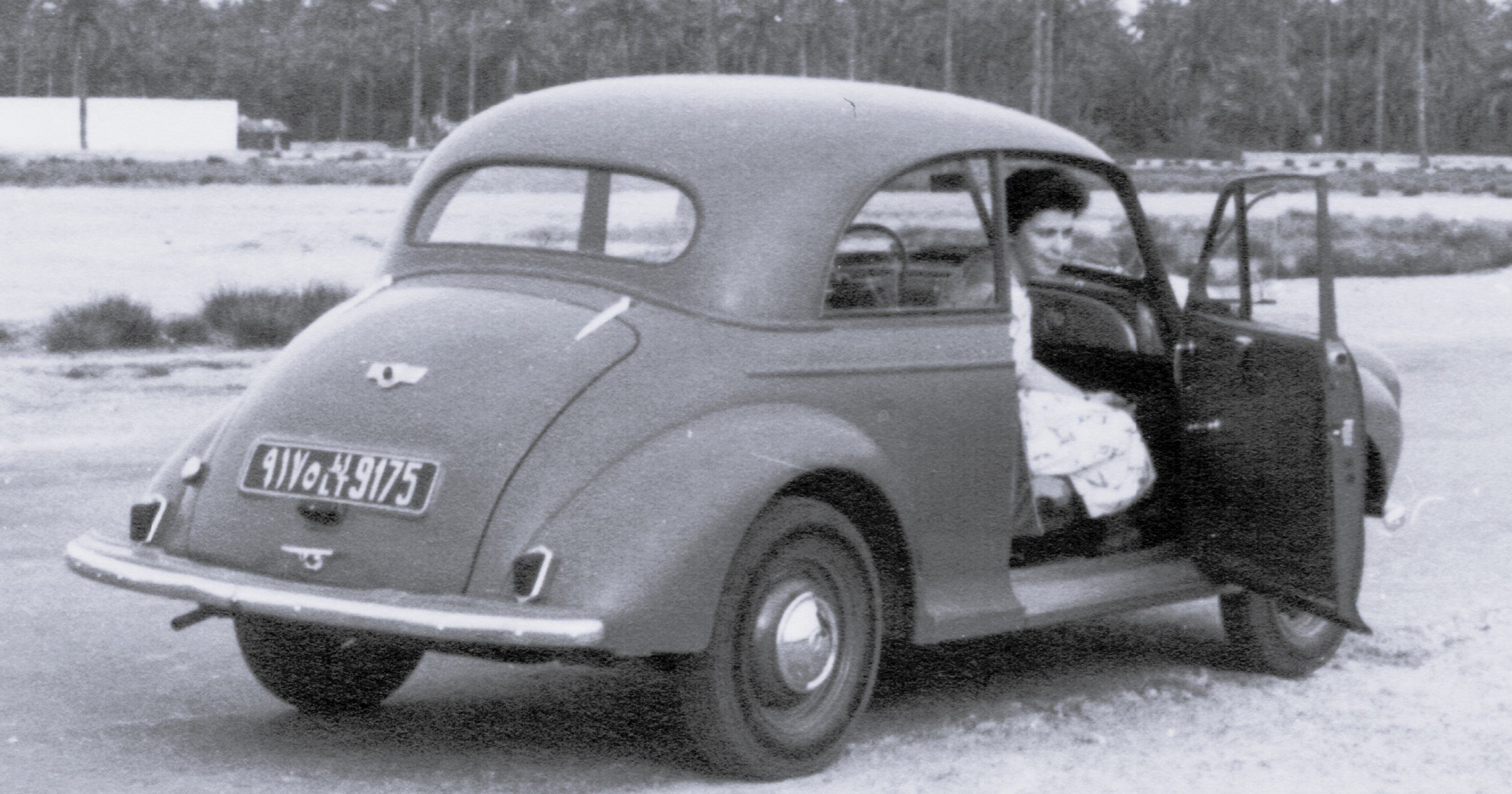 Morris Minor.jpg