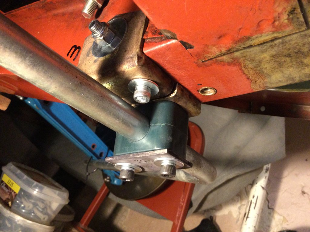 anti roll bar mount 222.JPG