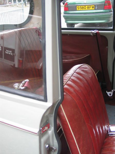 morris-minor-front-seat-belt.jpg