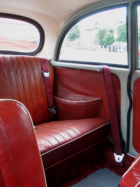 morris-minor-seat-belts.jpg