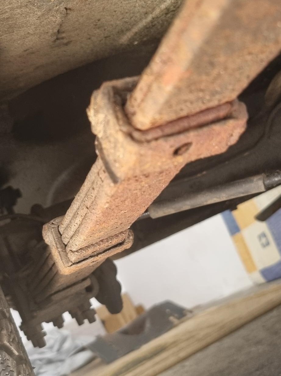 Leaf_Spring_Clamps.jpeg