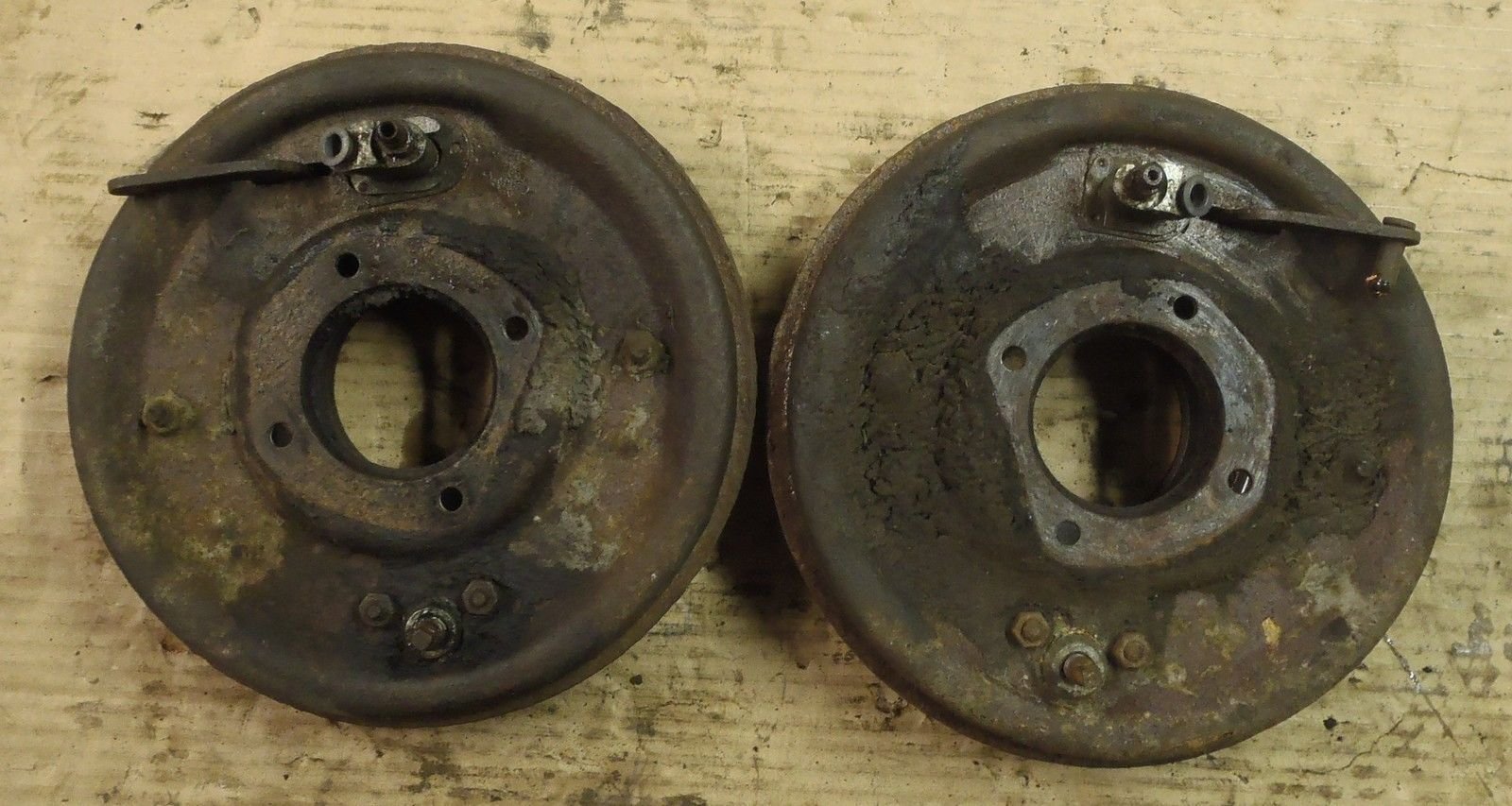 Riley 1.5 rear brakes 2.jpg