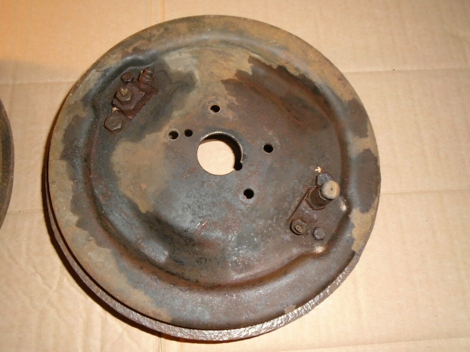Wolseley 1500 brakes 3.jpg