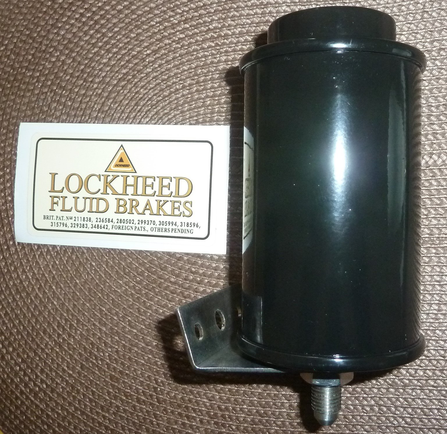 Metal reservoir with lockheed sticker_2.jpg