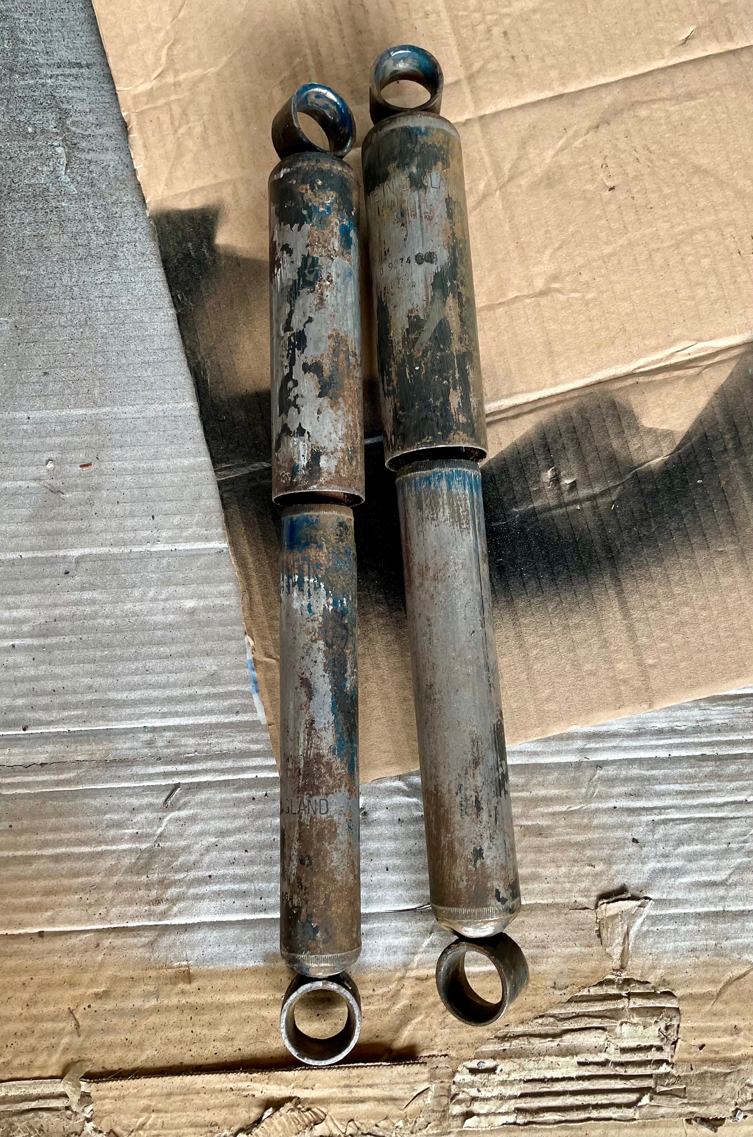 Non matching shock absorbers