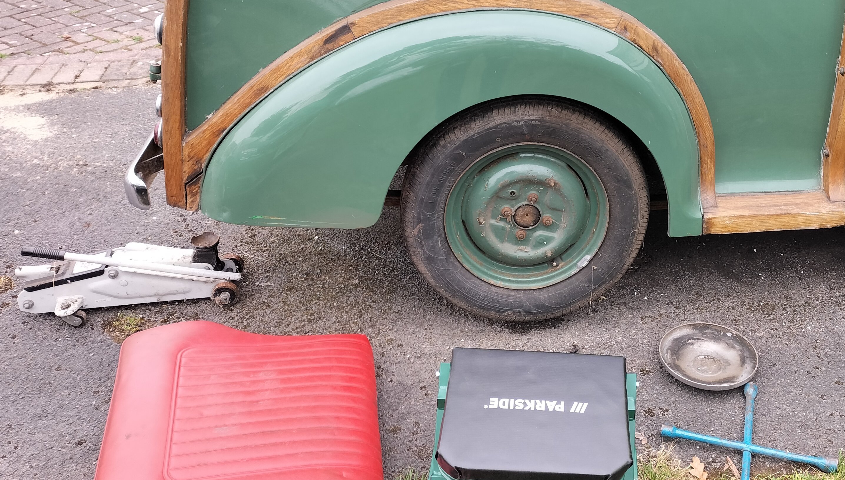 Kit required to jack up car.jpg