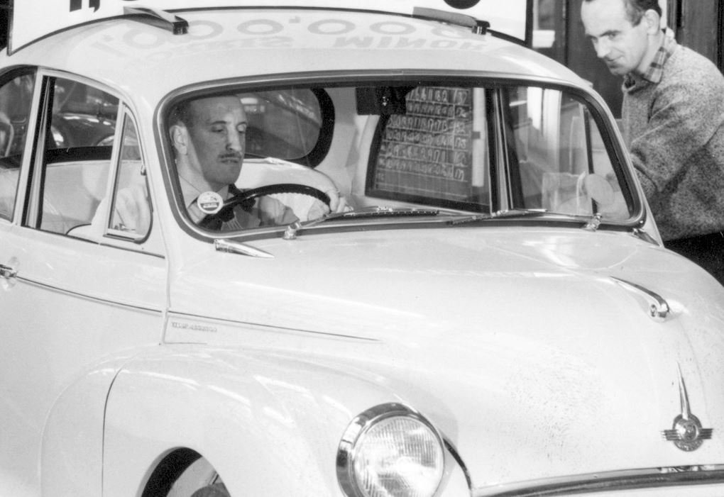 126-Millionth-Morris-Minor-closeup.JPG