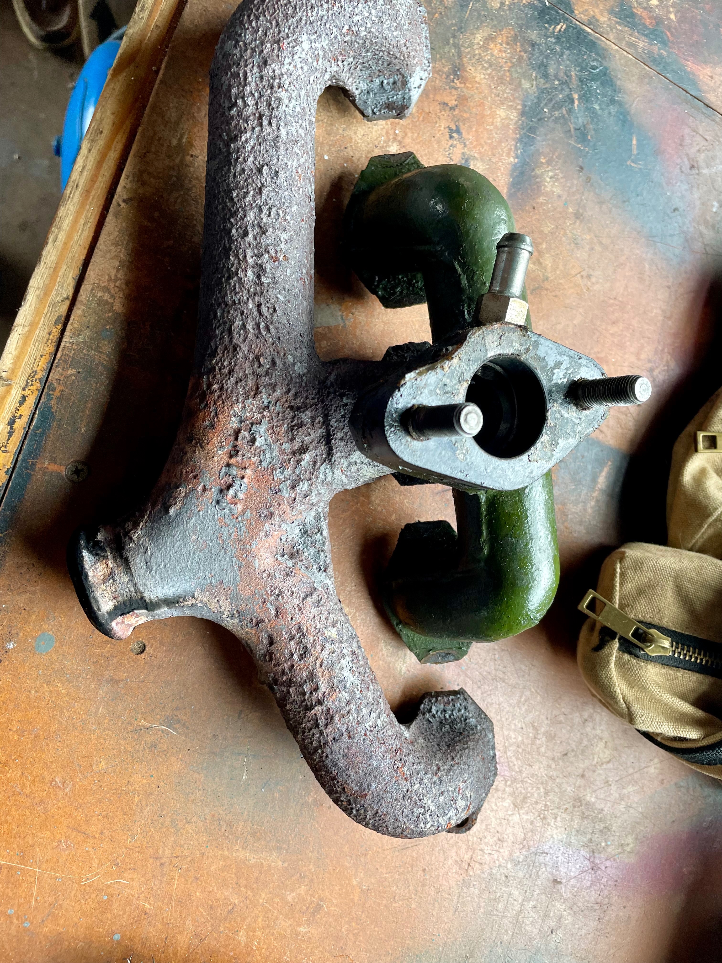One piece manifold