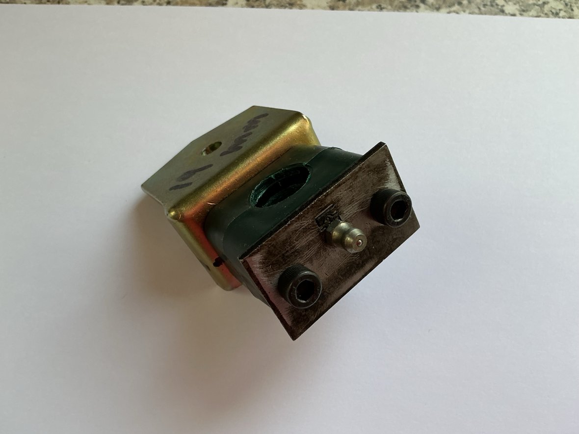 antiroll bar mount and grease nipple.jpg