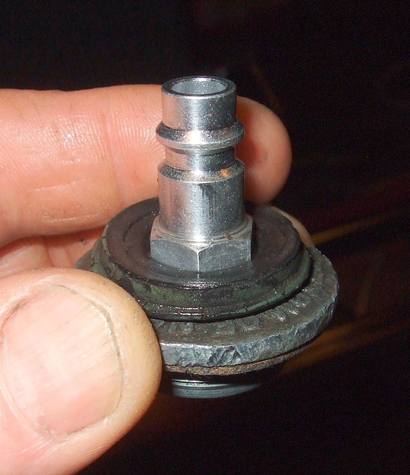 Brake master spare cap adapted for bleeding kit 1.JPG