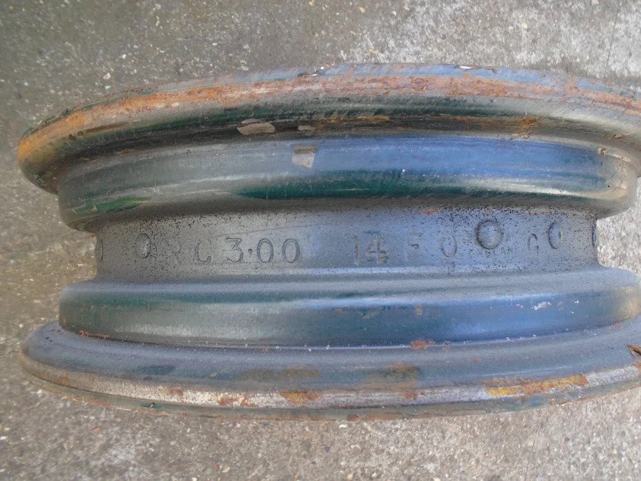 Morris Minor series 2 wheel.jpg