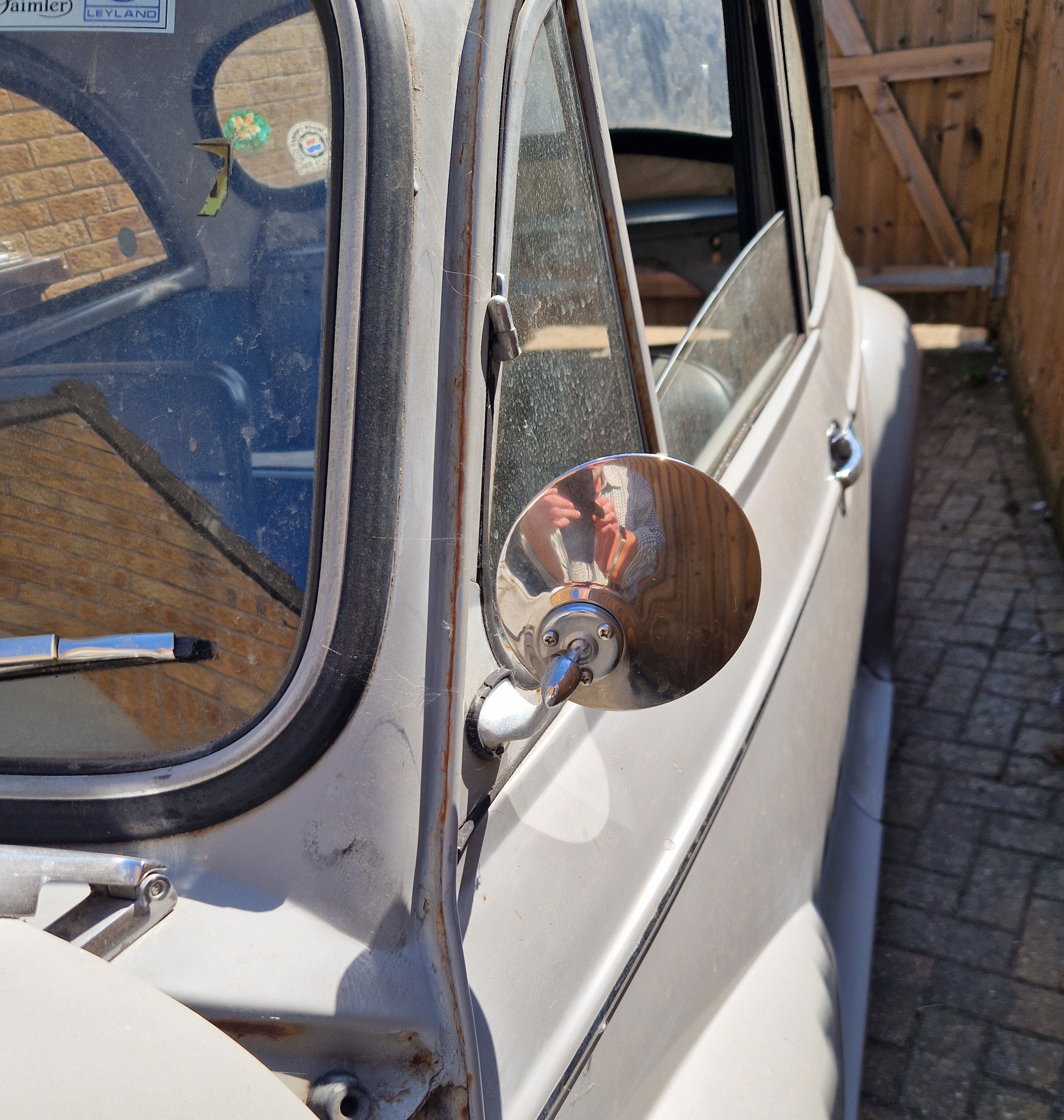 Left door mirror