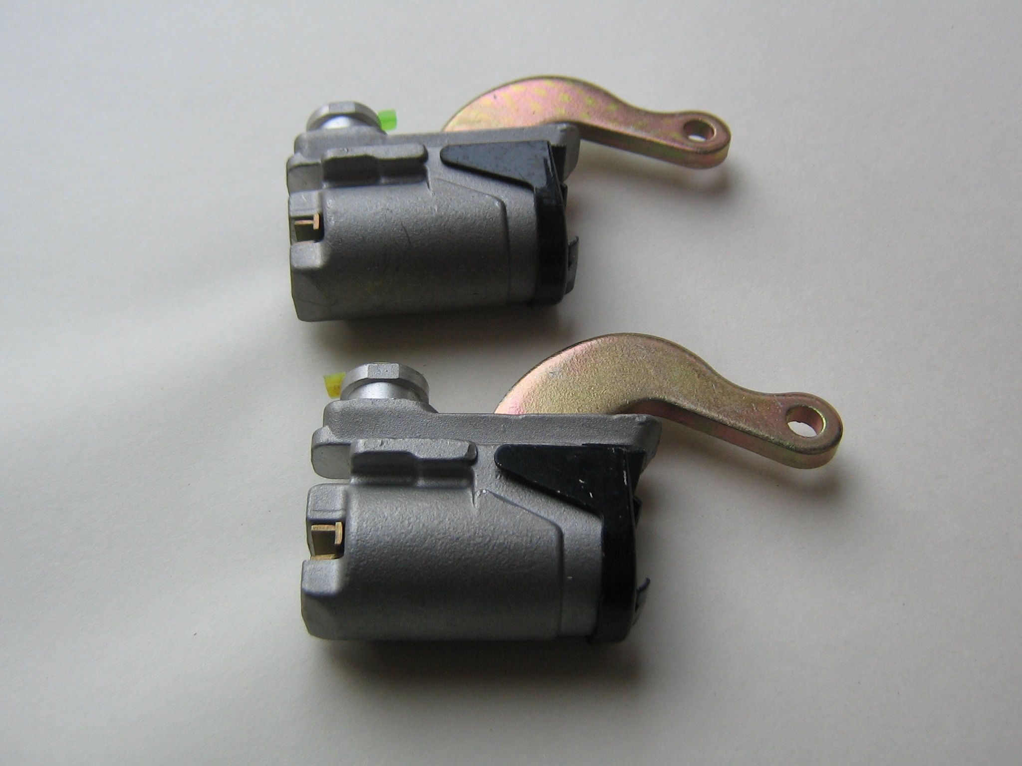 two-mga-magnette-za-zb-rear-wheel-cylinders-856-p.jpg