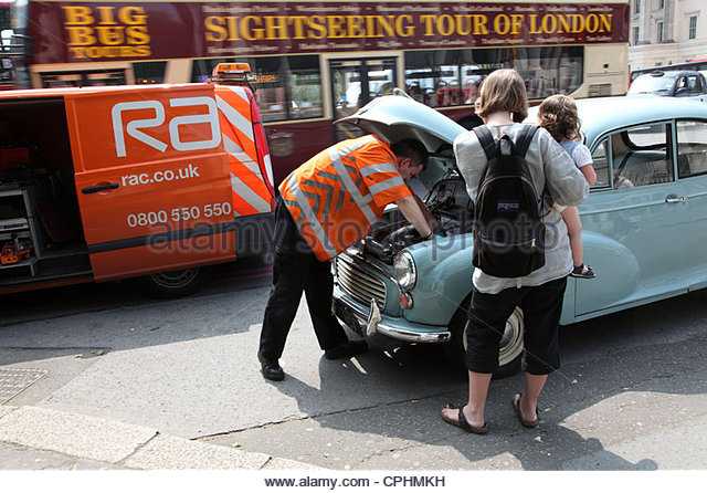 rac-to-the-rescue-broken-down-morris-minor-at-hyte-park-corner-with-cphmkh.jpg