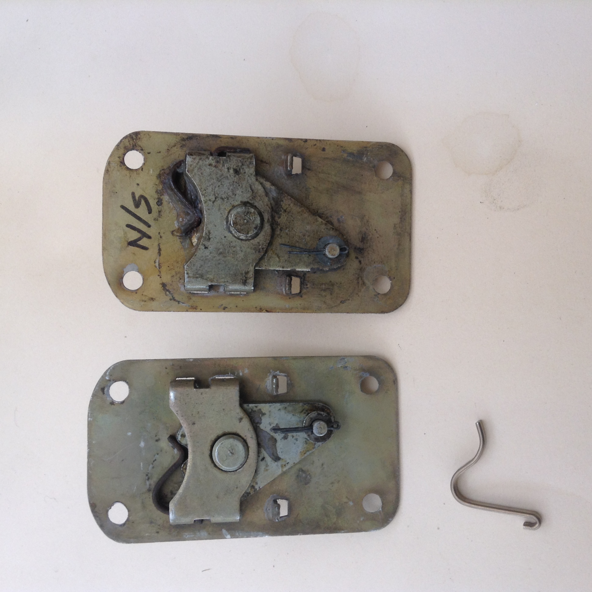 n/s catch which is ok and o/s catch with the replacement Spring