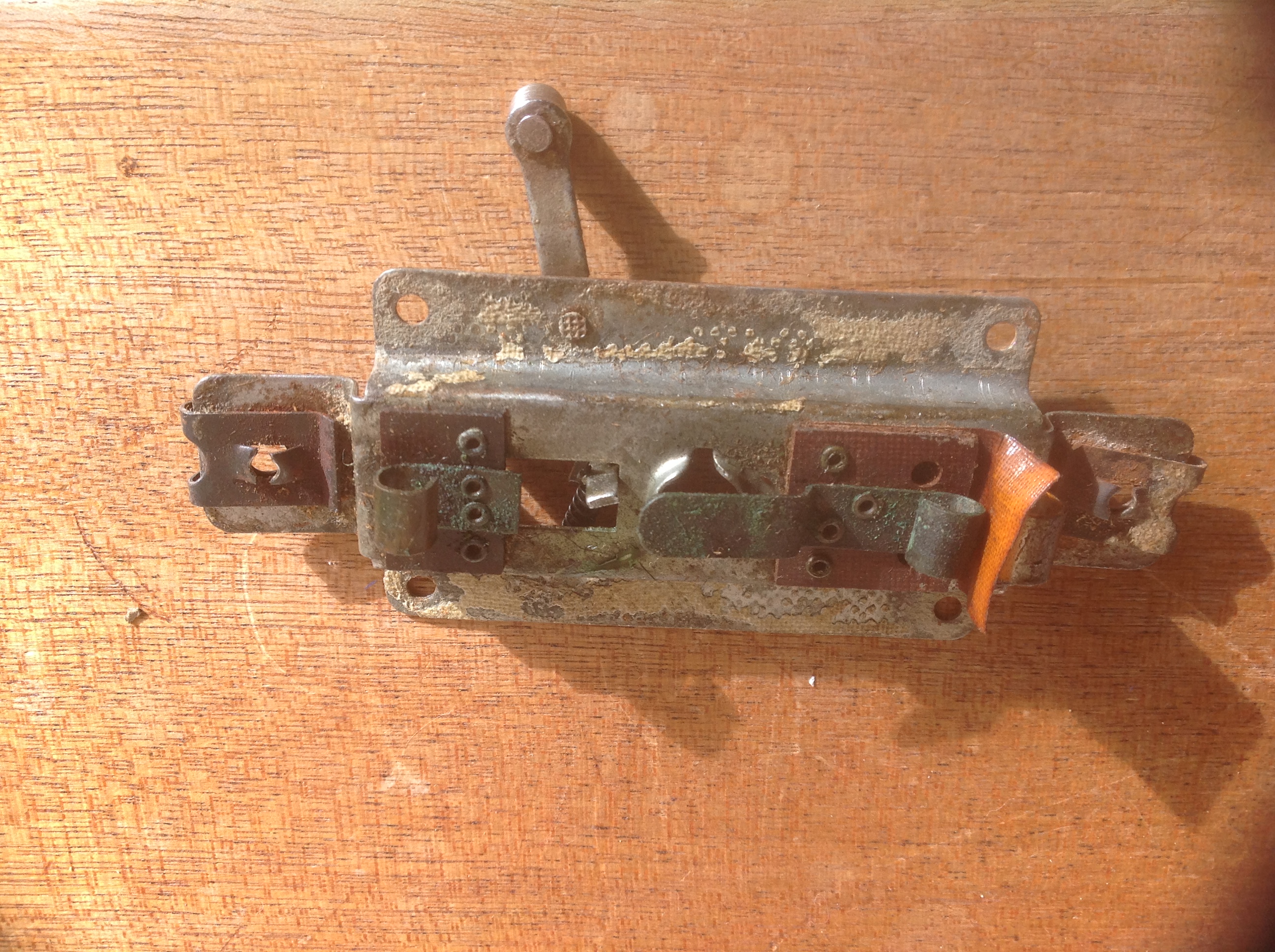 All seems to be in one piece. Maybe corrosion stopping a good contact. There's a fair amount of green stuff on the contacts.