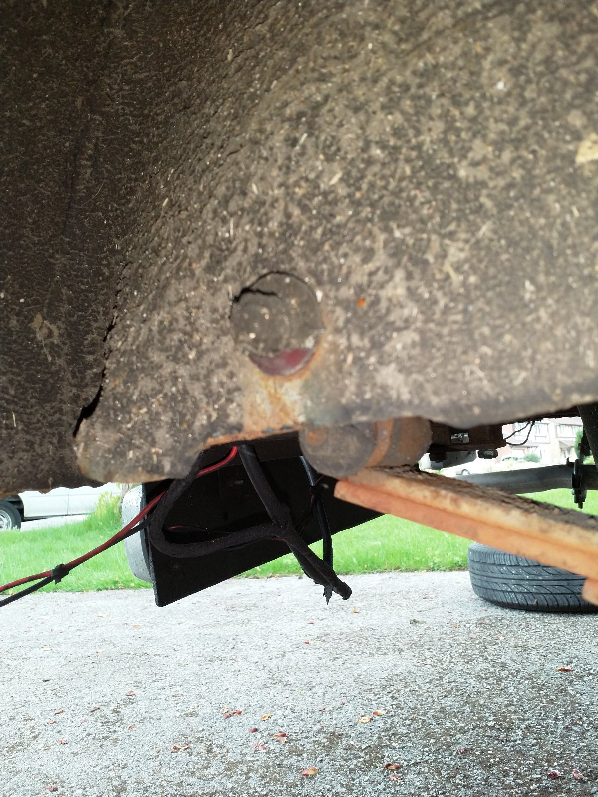 Offside shackle plates missing. One of these came off first, sometime last year, the other at some point later on.