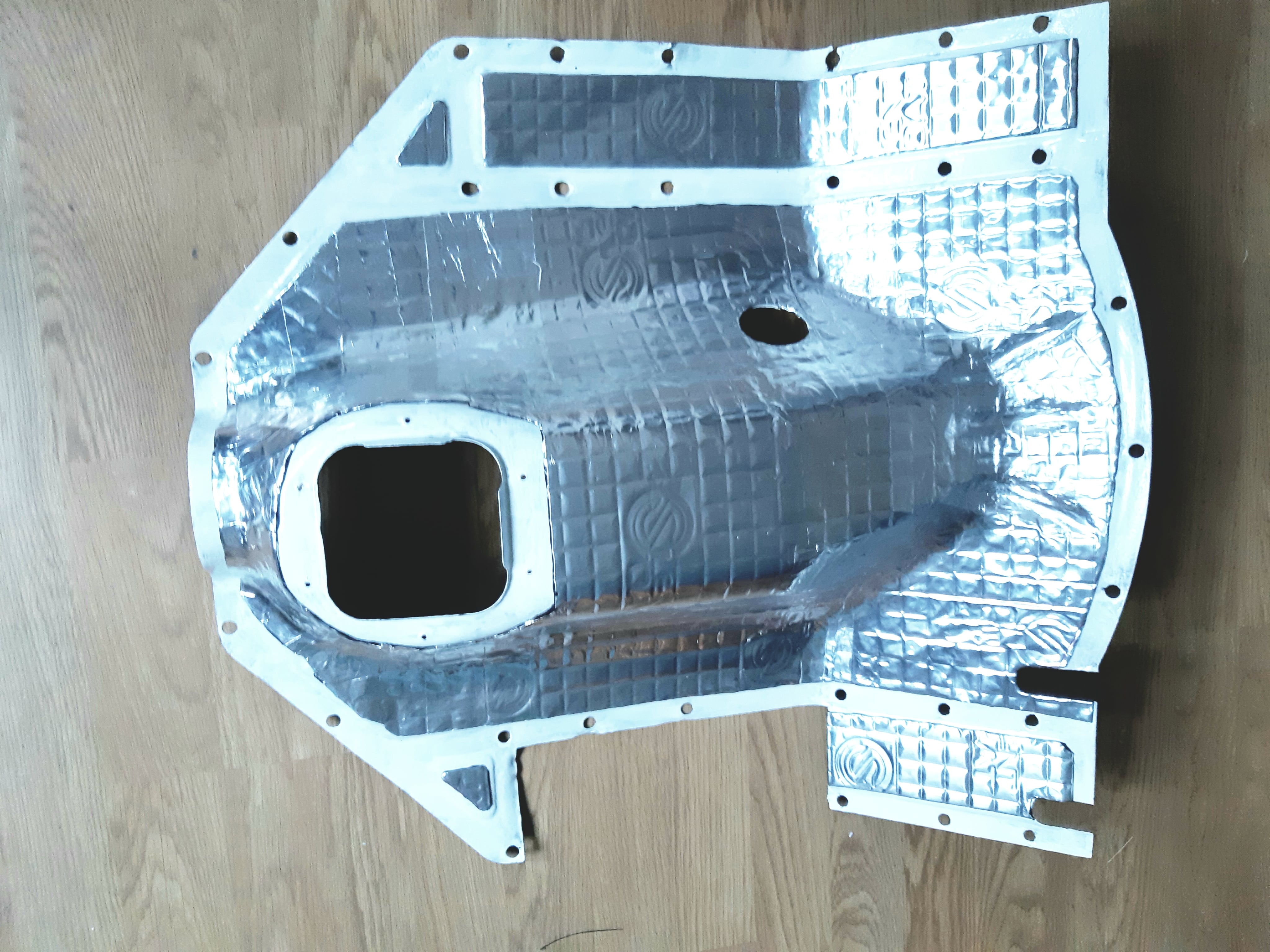 Gearbox with silent coat rubber mat.