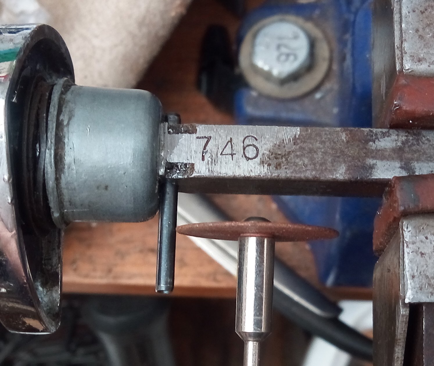 17-Cutting roll-pin to size.jpg