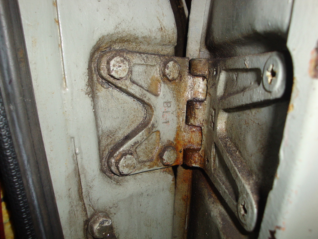 2019_0605hinges0001.JPG